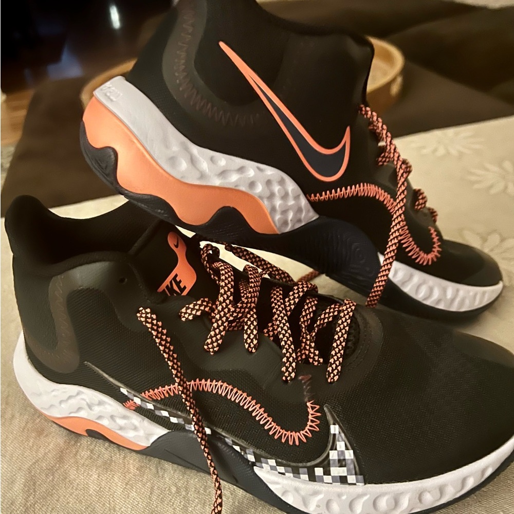 NEW Men’s Nike Renew Elevate Black Mango White Sneakers Size 9.5